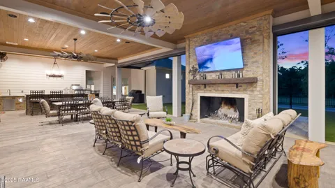 $4,400,000 | 235 North Fieldspan Road, Scott, LA 70583