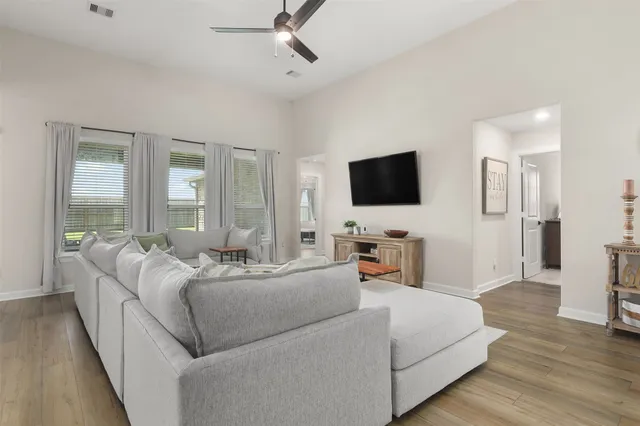 $3,350 | 13709 Gaff Rig Drive, Texas City, TX 77510