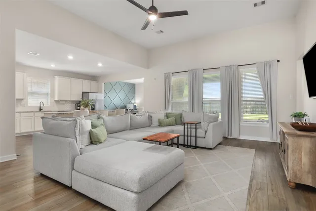 $3,350 | 13709 Gaff Rig Drive, Texas City, TX 77510