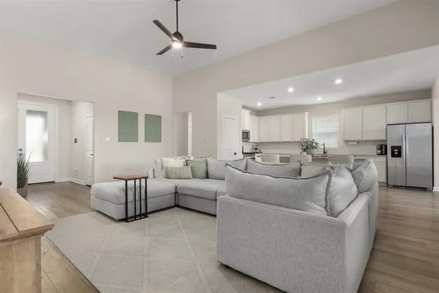 $3,350 | 13709 Gaff Rig Drive, Texas City, TX 77510