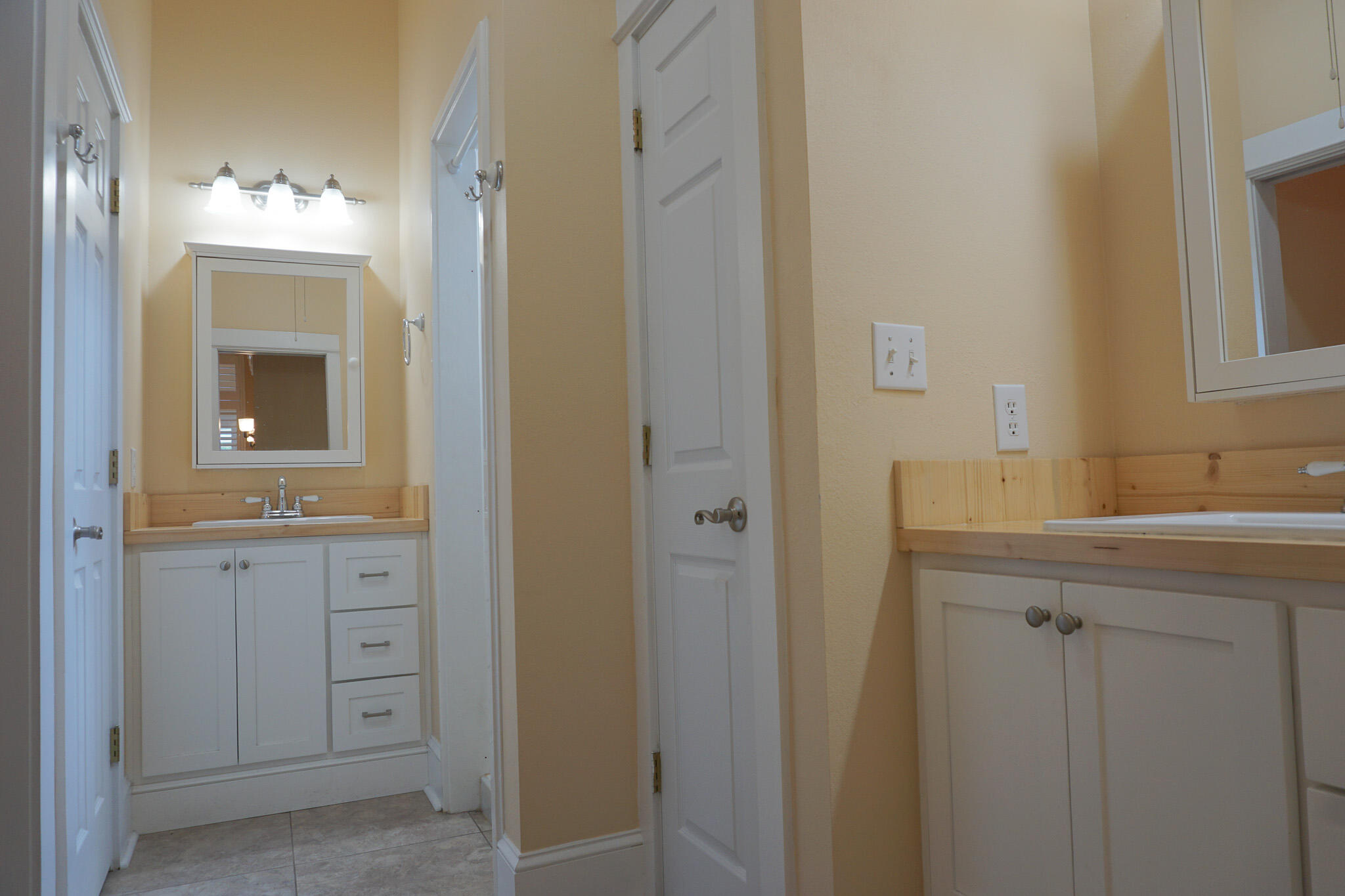 114 Eagle Drive Crestview, FL 32536 - Photo 30 of 63 a bathroom with a sink and a mirror