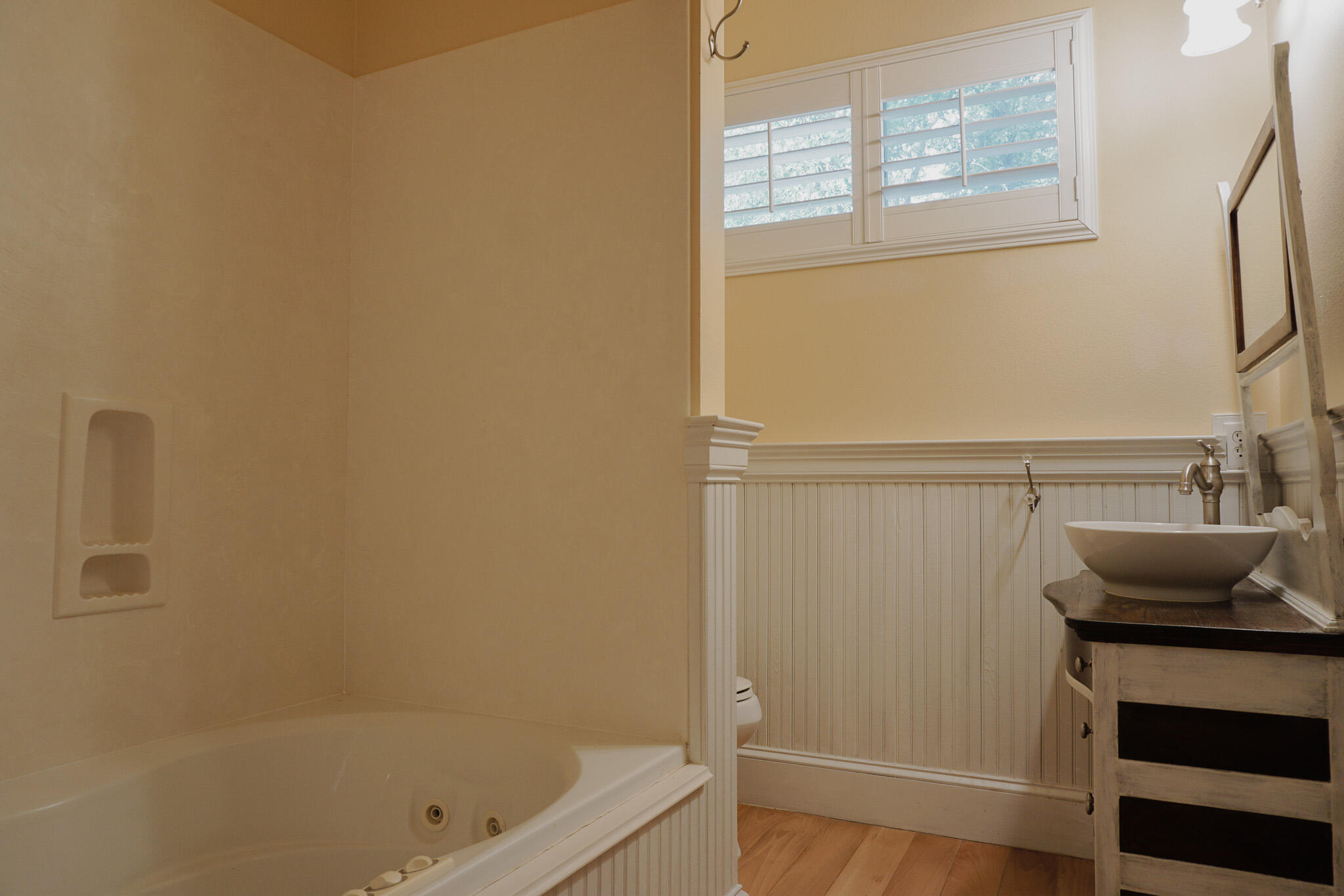114 Eagle Drive Crestview, FL 32536 - Photo 40 of 63 a bathroom with a tub and a window