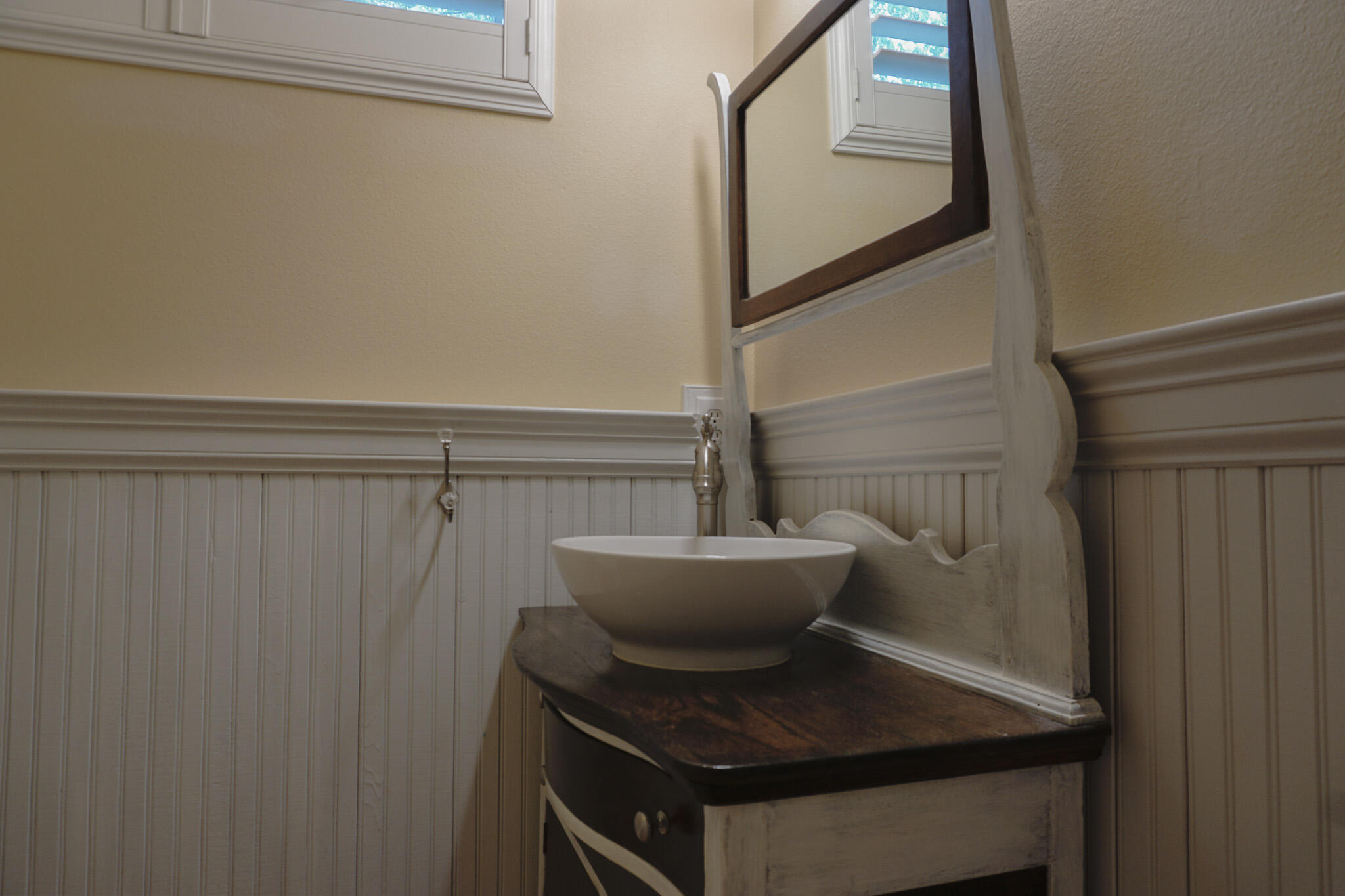 114 Eagle Drive Crestview, FL 32536 - Photo 41 of 63 a view of entryway with a table and chair