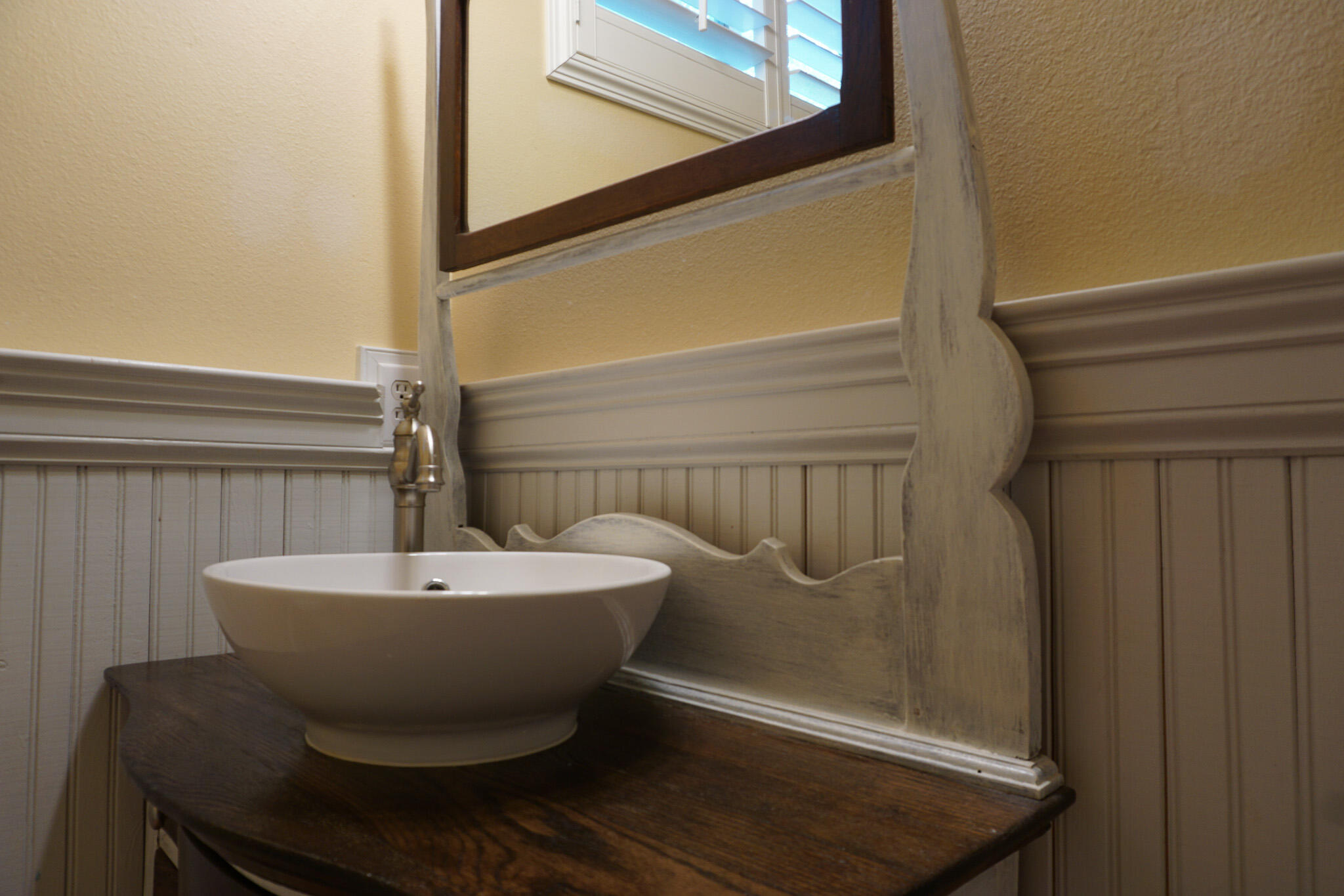 114 Eagle Drive Crestview, FL 32536 - Photo 43 of 63 a bathroom with a sink and mirror