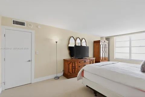 $429,000 | 230 174th Street, Unit 902, Sunny Isles Beach, FL 33160