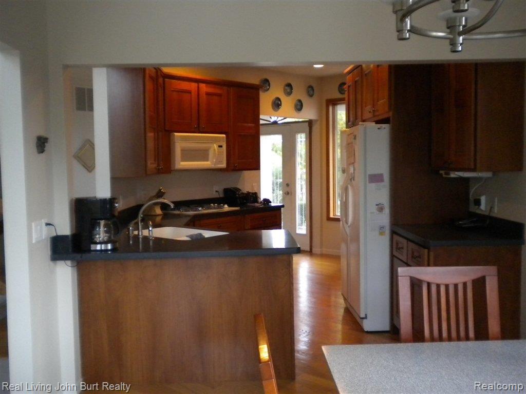 932 Pine Tree Road Lake Orion, MI 48362 - Photo 11 of 20 Wood Floors