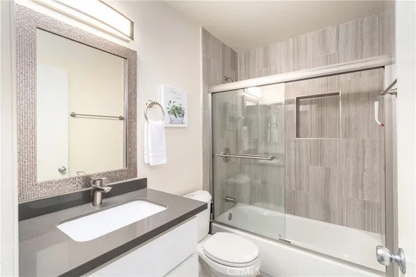 $4,000 | 801 South 2nd Street, Unit 4, Alhambra, CA 91801