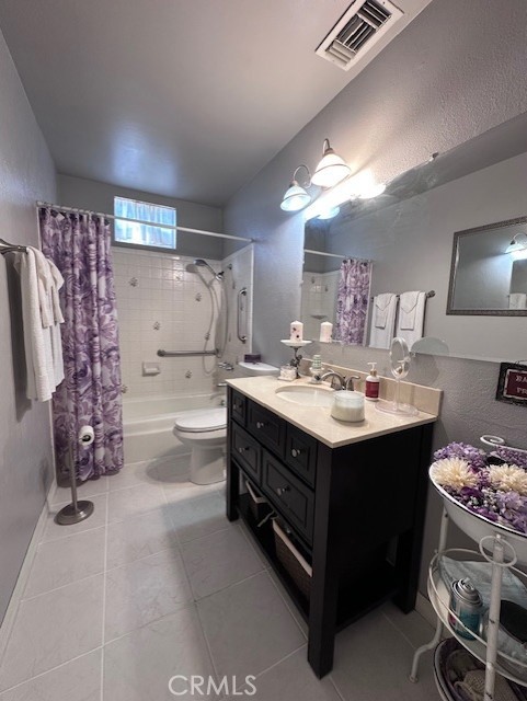 25478 Ash Road Barstow, CA 92311 - Photo 11 of 35 a bathroom with a sink double vanity and a mirror