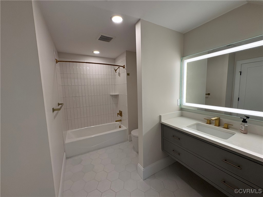 3215 Stuart Avenue, Unit 30 Richmond, VA 23221 - Photo 13 of 28 a bathroom with a tub a sink and mirror