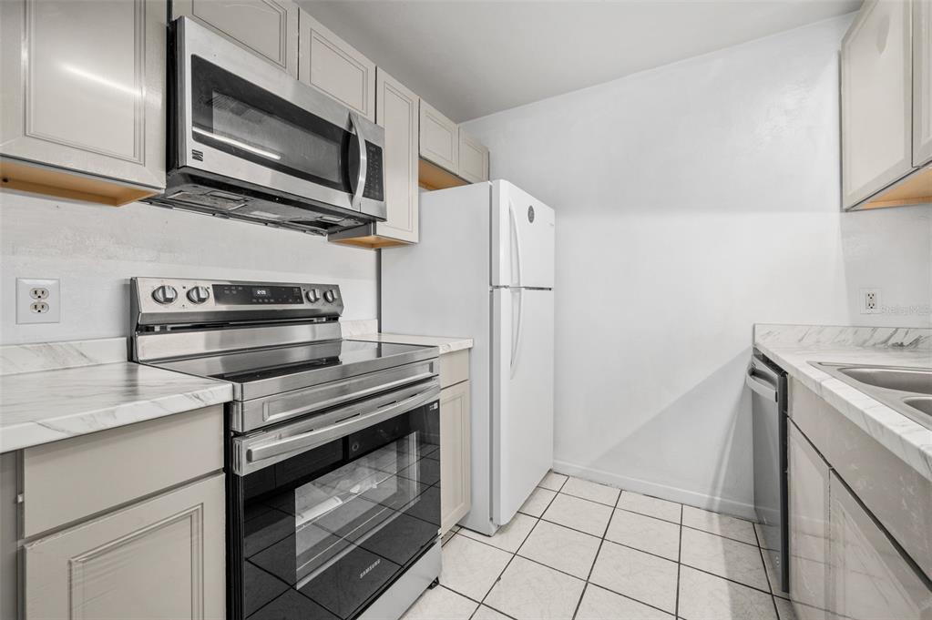 3800 Southwest 20th Avenue, Unit 611 Gainesville, FL 32607 - Photo 4 of 32