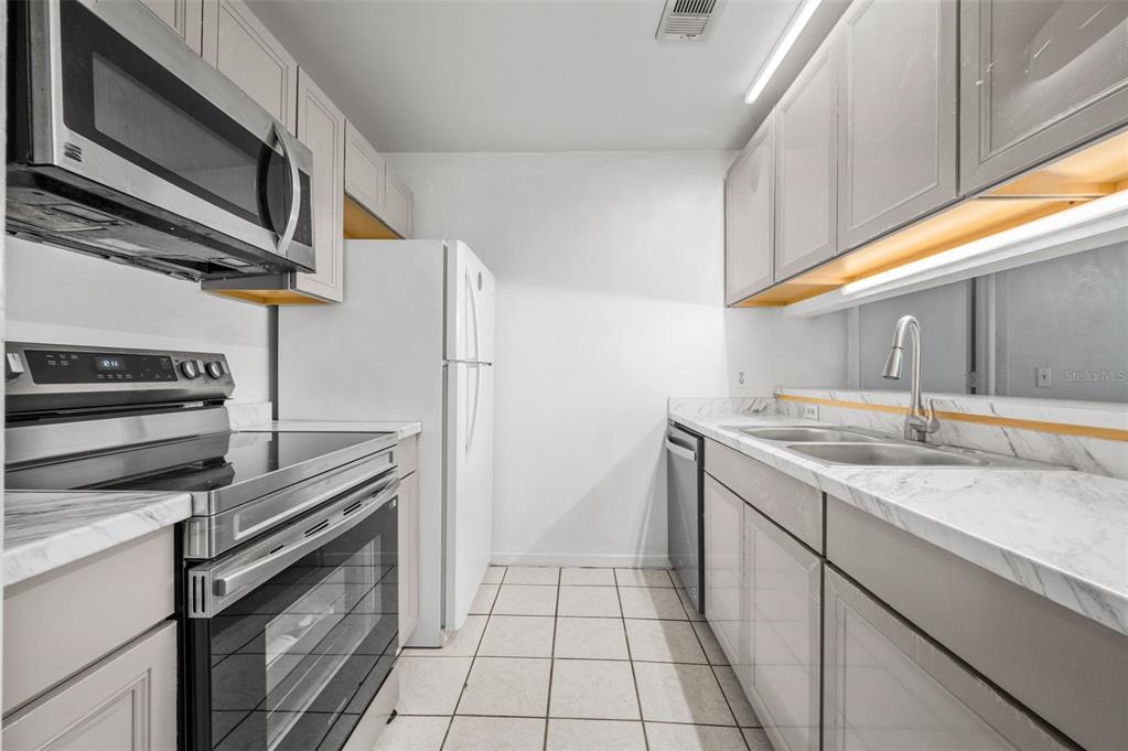 3800 Southwest 20th Avenue, Unit 611 Gainesville, FL 32607 - Photo 5 of 32