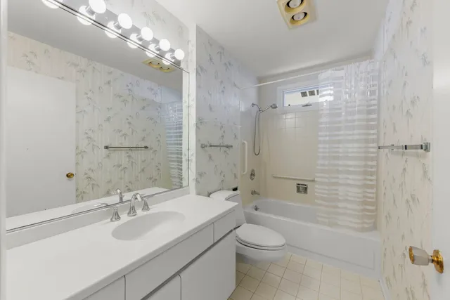 $677,000 | 729 Burning Tree Lane, Naperville, IL 60563