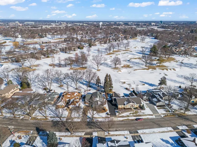 $677,000 | 729 Burning Tree Lane, Naperville, IL 60563