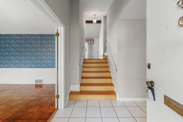 $677,000 | 729 Burning Tree Lane, Naperville, IL 60563