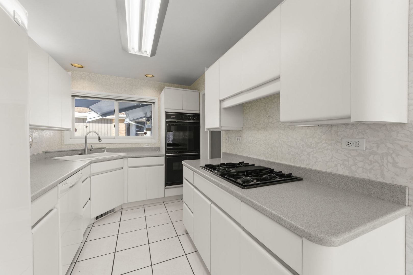 729 Burning Tree Lane Naperville, IL 60563 - Photo 8 of 36