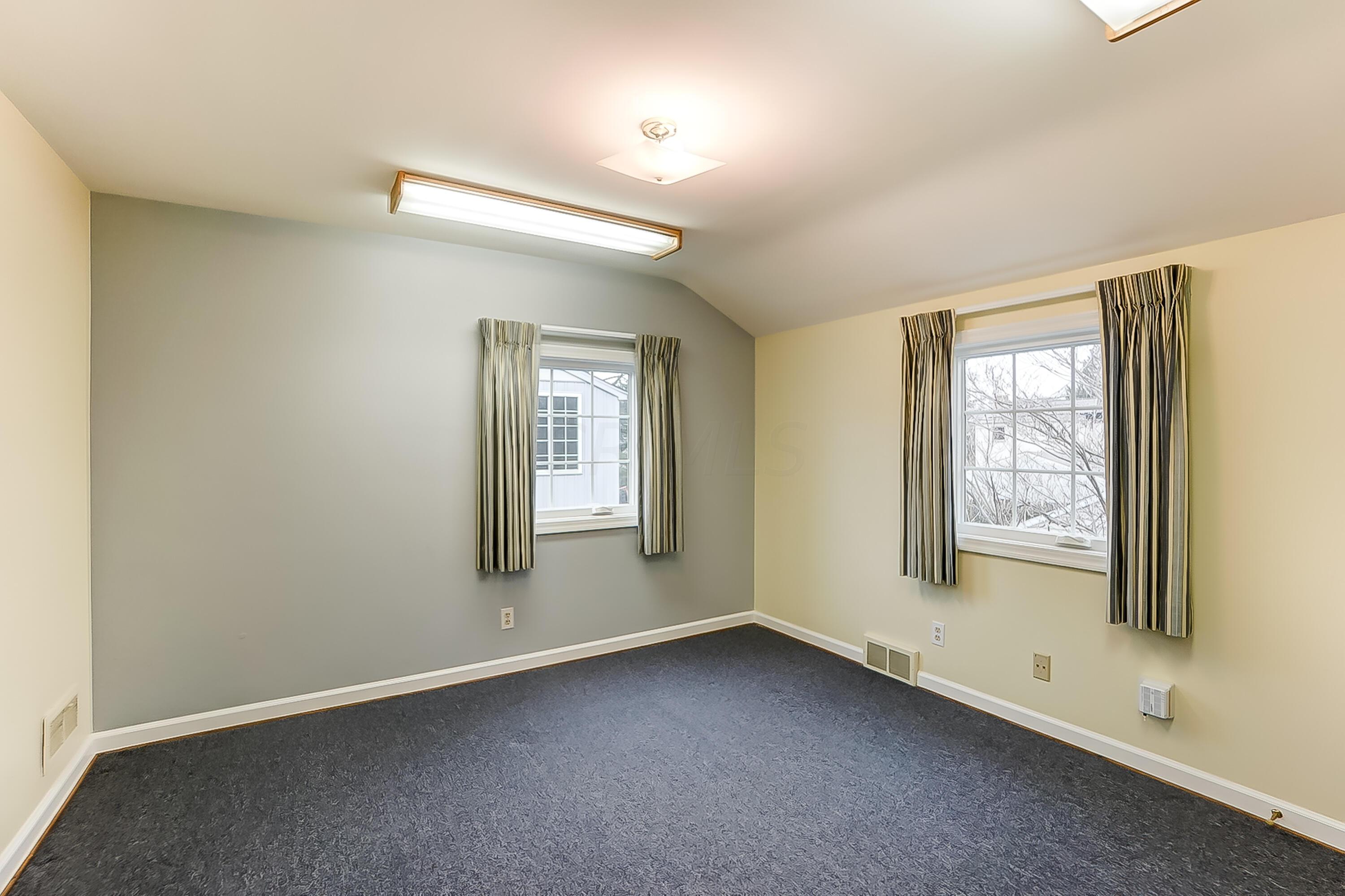 2540 Welsford Road Columbus, OH 43221 - Photo 15 of 19 50033638-031_hq