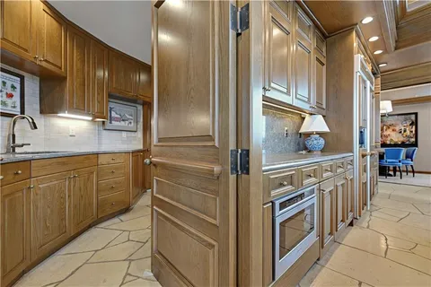 $4,500,000 | 16900 South Highland Ridge Drive, Loch Lloyd, MO 64012