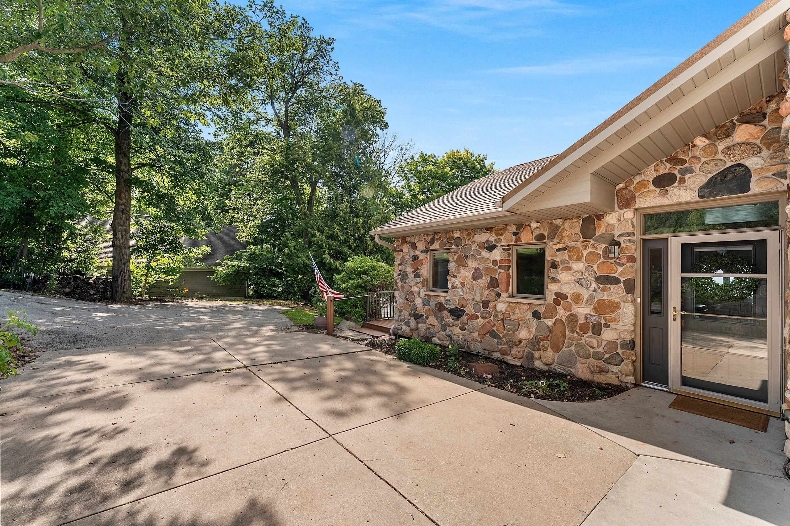 5153 Edgewater Beach Road Green Bay, WI 54311 - Photo 41 of 48