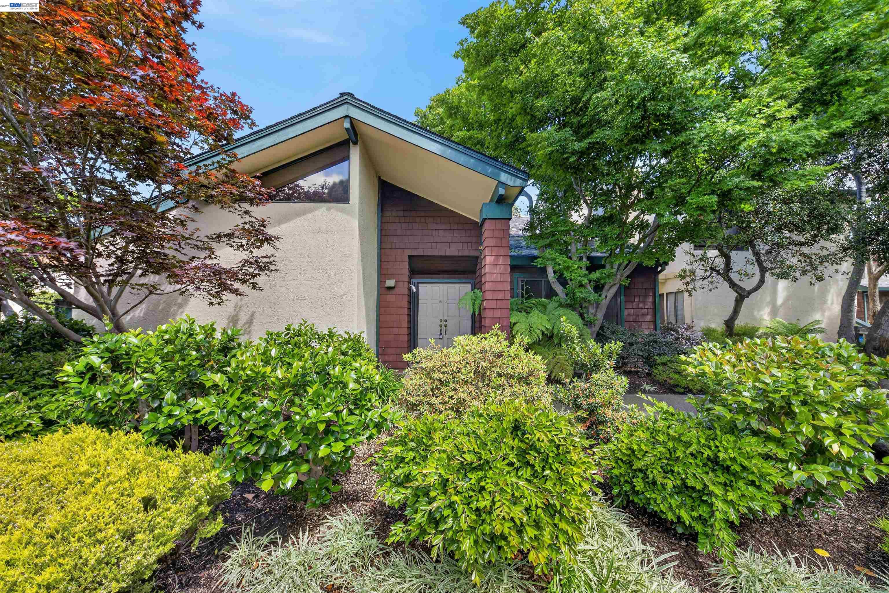 202 Baywood Road Alameda, CA 94502 - Photo 2 of 26 a backyard of a house with lots of green space