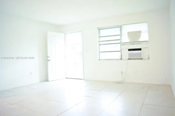 $1,900 | 2395 Northwest 82nd Street, Unit 2395, Miami, FL 33147