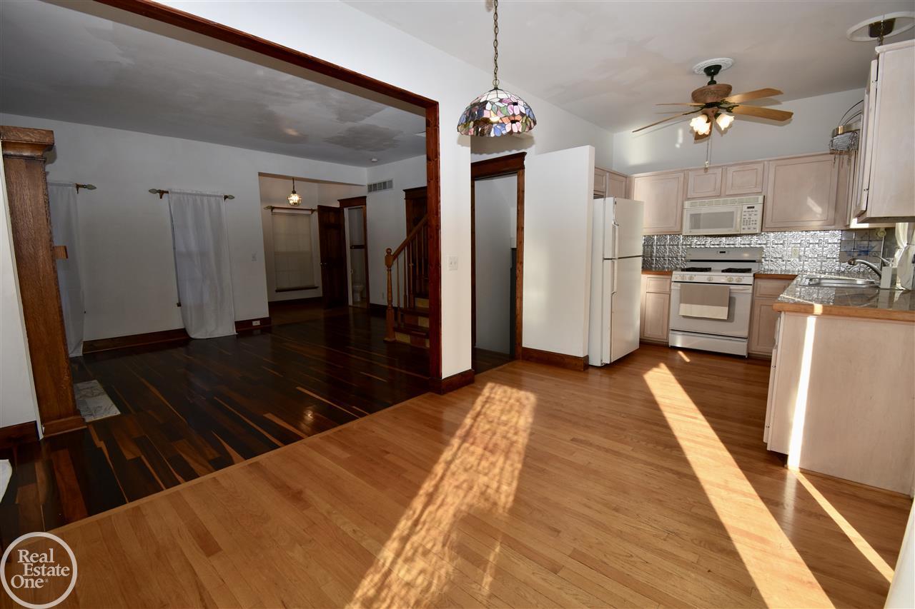 2118 Hampton Road Grosse Pointe, MI 48236 - Photo 9 of 45 31381669-8.JPG