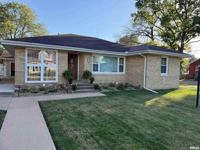 $160,000 | 211 West MacArthur Avenue, Lewistown, IL 61542