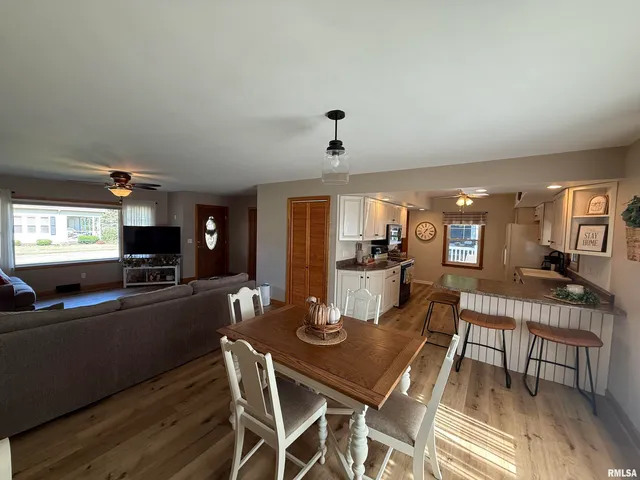 $160,000 | 211 West MacArthur Avenue, Lewistown, IL 61542