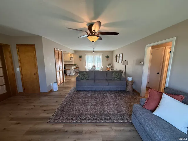 $160,000 | 211 West MacArthur Avenue, Lewistown, IL 61542