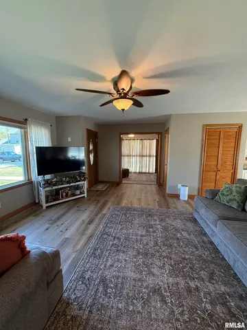 $160,000 | 211 West MacArthur Avenue, Lewistown, IL 61542