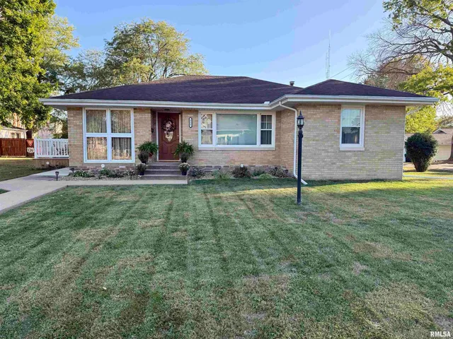 $160,000 | 211 West MacArthur Avenue, Lewistown, IL 61542