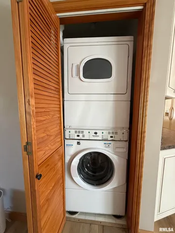 $160,000 | 211 West MacArthur Avenue, Lewistown, IL 61542