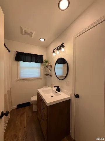 $160,000 | 211 West MacArthur Avenue, Lewistown, IL 61542