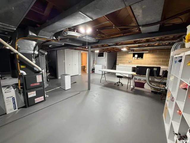 $160,000 | 211 West MacArthur Avenue, Lewistown, IL 61542