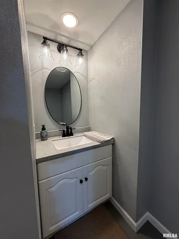 $160,000 | 211 West MacArthur Avenue, Lewistown, IL 61542