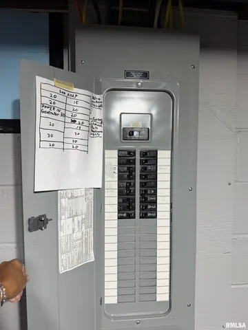 $160,000 | 211 West MacArthur Avenue, Lewistown, IL 61542