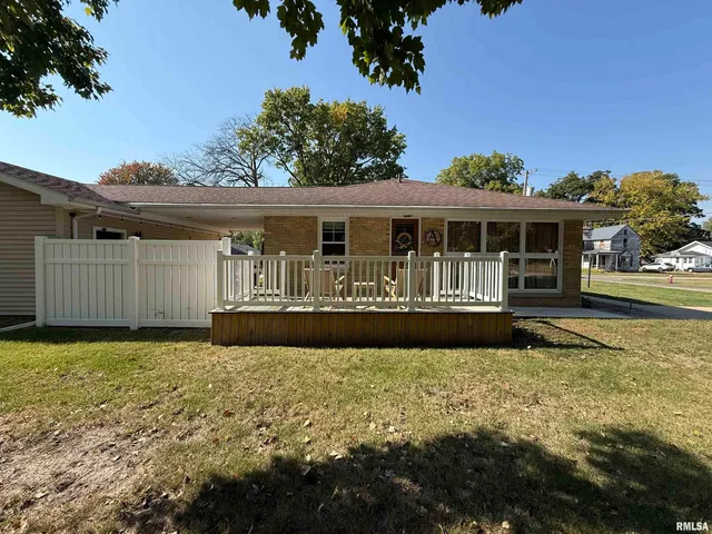 $160,000 | 211 West MacArthur Avenue, Lewistown, IL 61542