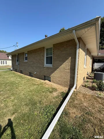 $160,000 | 211 West MacArthur Avenue, Lewistown, IL 61542