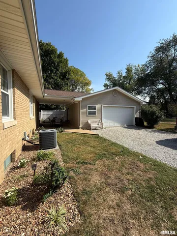 $160,000 | 211 West MacArthur Avenue, Lewistown, IL 61542