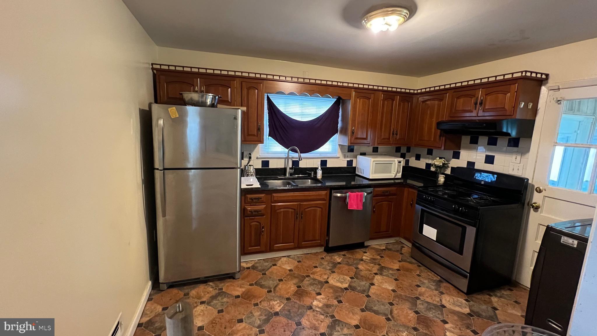 1402 Woodbridge Road Catonsville, MD 21228 - Photo 11 of 28