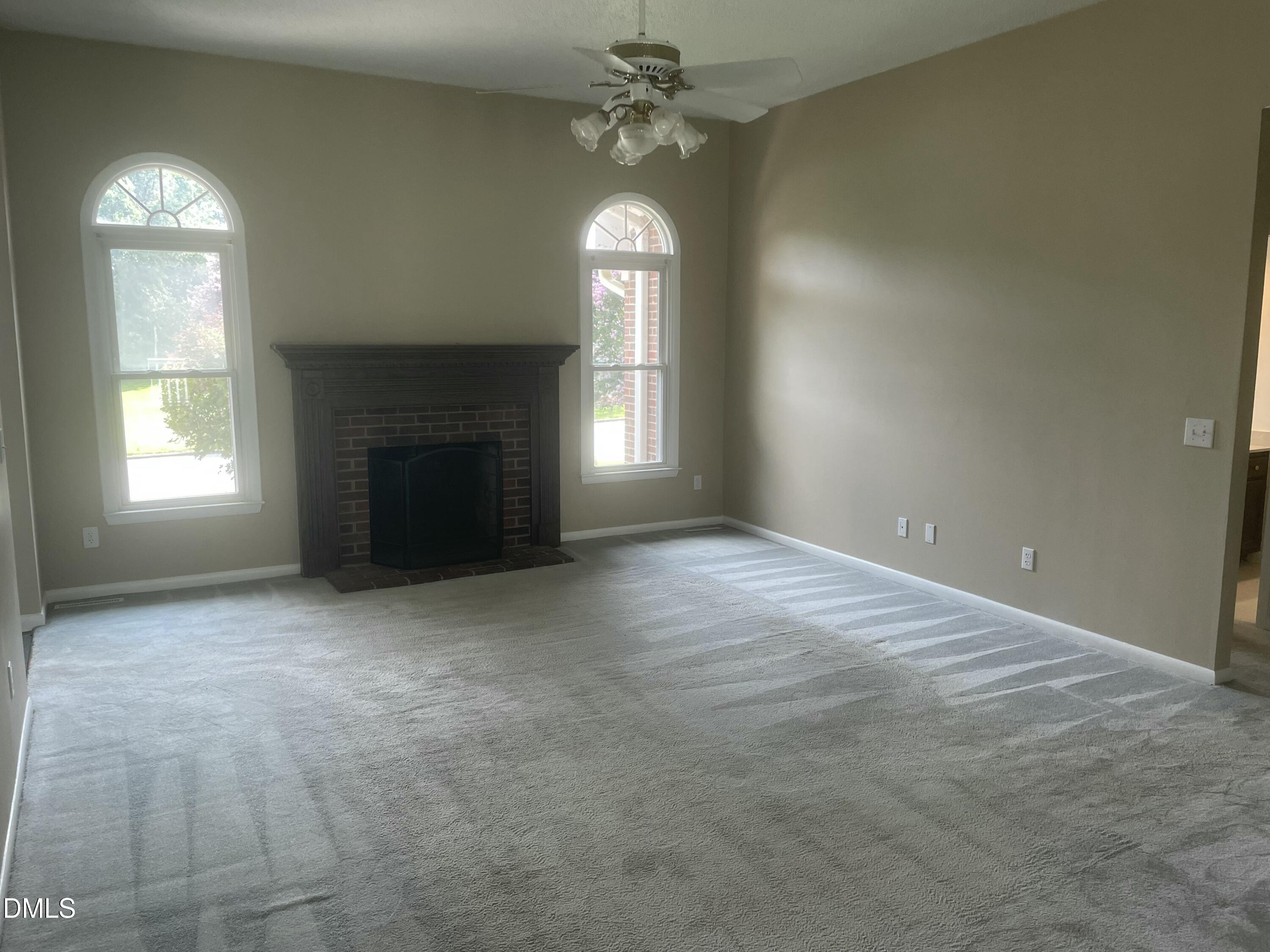 911 South Ridge Road Burlington, NC 27217 - Photo 9 of 17 Family Room