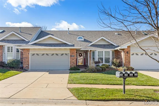 $445,000 | 853 Braefield Court, Chesterfield, MO 63017