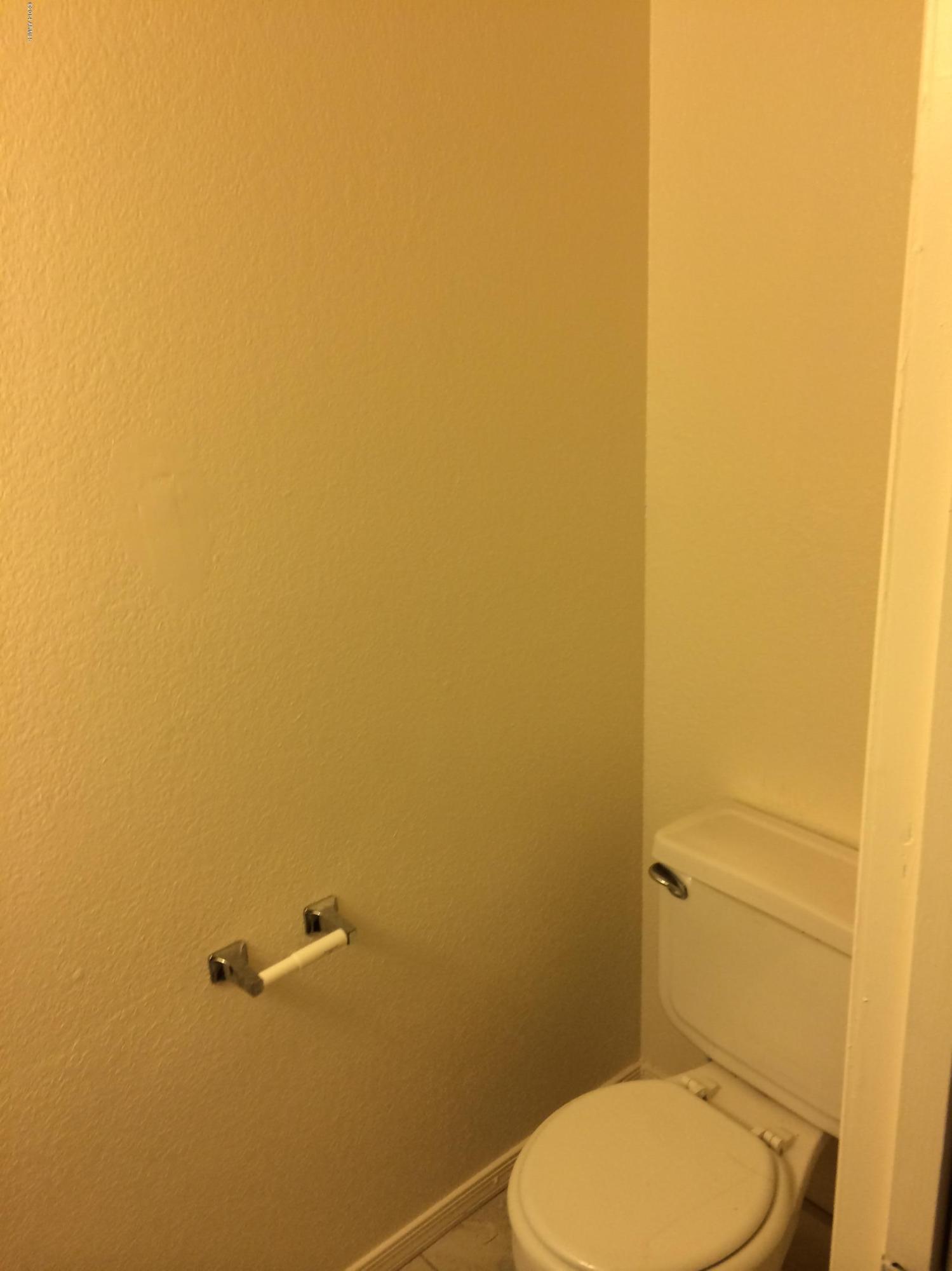 19601 North 7th Street, Unit 1085 Phoenix, AZ 85024 - Photo 3 of 23 a bathroom with a toilet