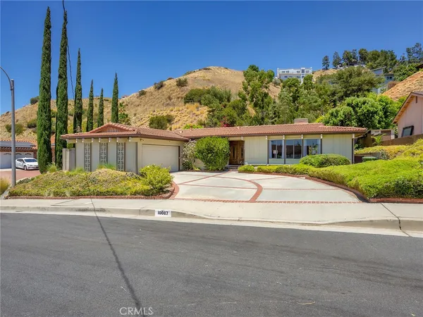 $1,299,992 | 10087 Sully Drive, Sun Valley, CA 91352