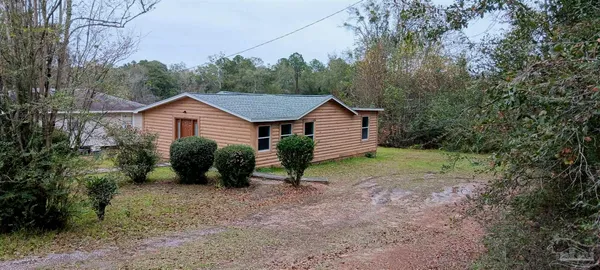 a view of a house with backyard