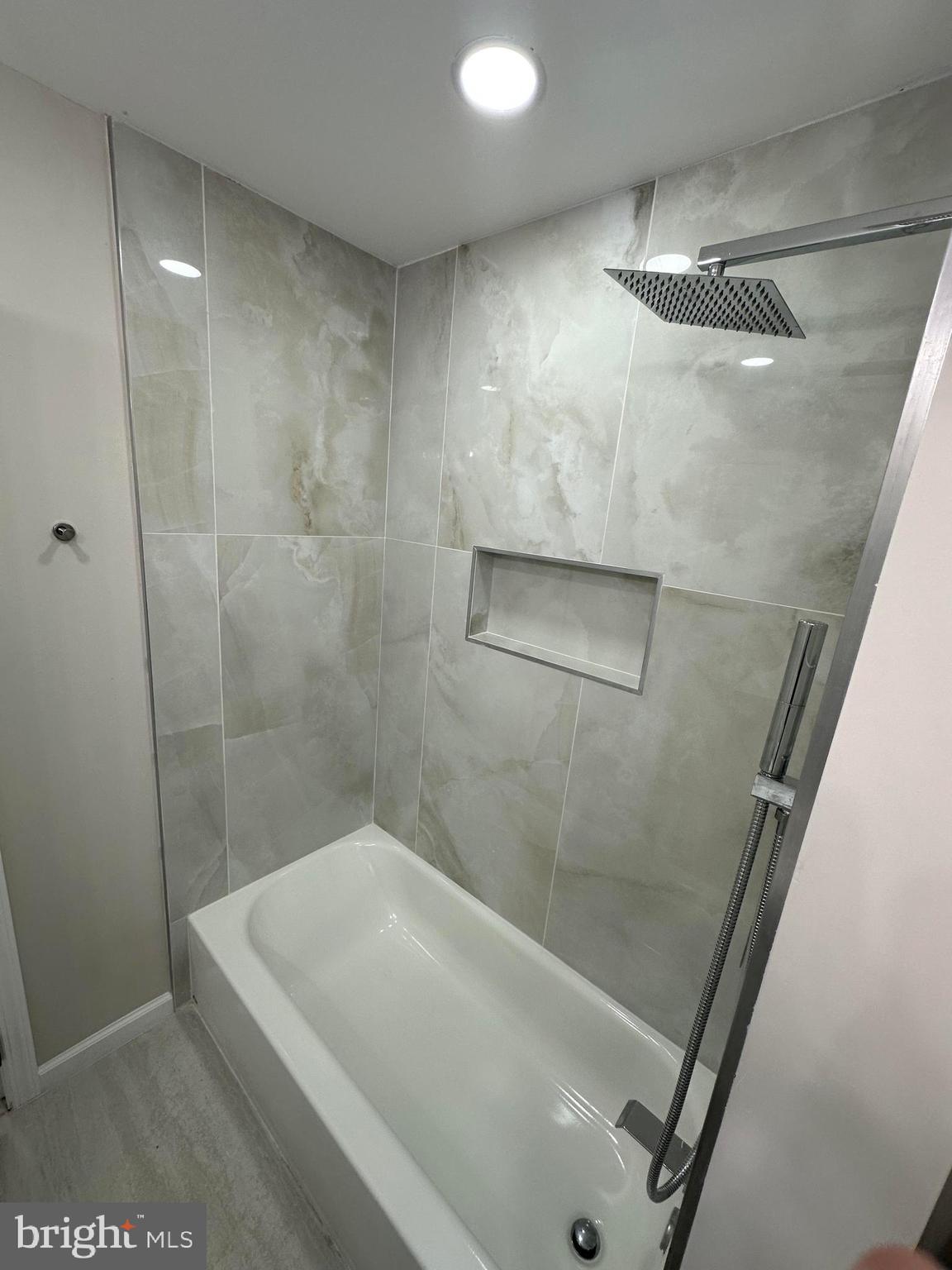 409 Cornwall Road Cherry Hill, NJ 08034 - Photo 16 of 26 a bathroom with a bathtub
