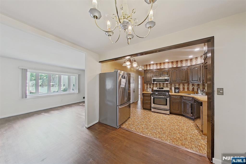 747 Brookside Road Rahway, NJ 07065 - Photo 18 of 40