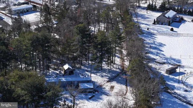 a view of roof with sitting area