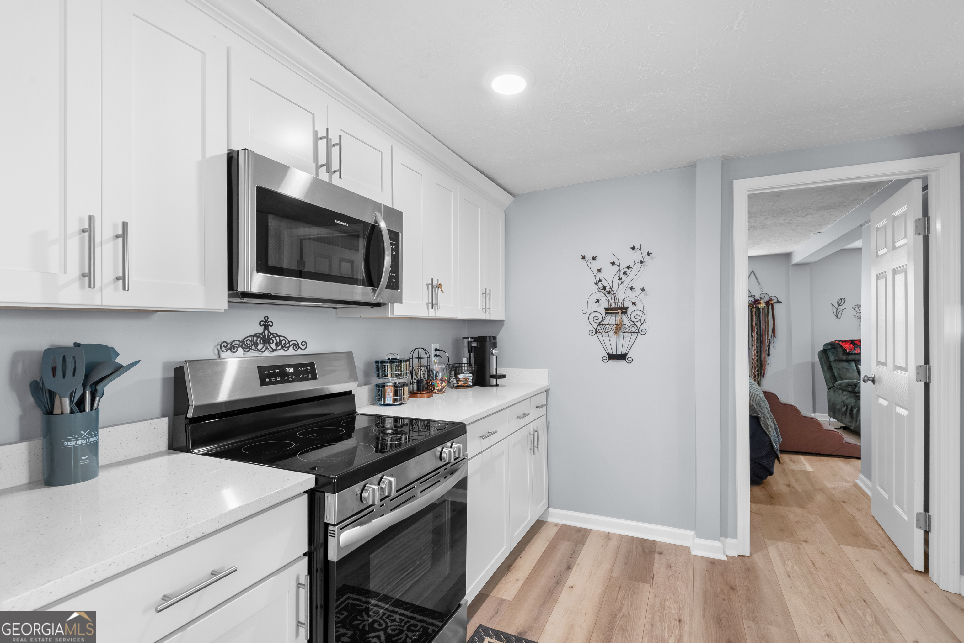 180 Southern Shores Road Jackson, GA 30233 - Photo 7 of 40 a kitchen with a stove and a microwave