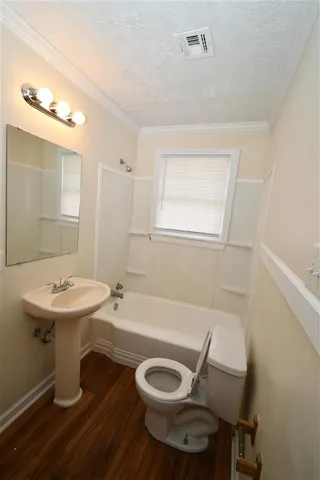 $950 | 912 17th Street, Lake Charles, LA 70601