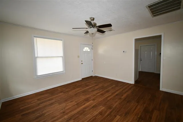 $950 | 912 17th Street, Lake Charles, LA 70601